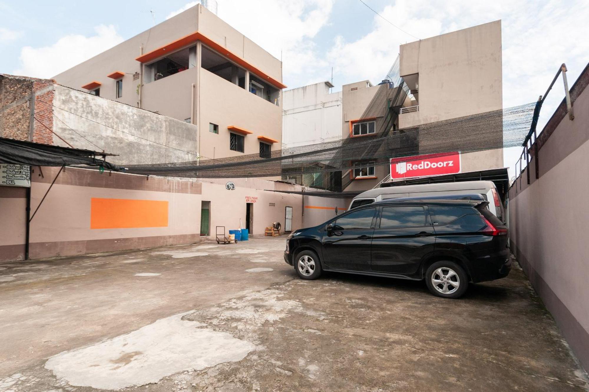 Reddoorz Syariah At Dinda Residence Medan Eksteriør billede