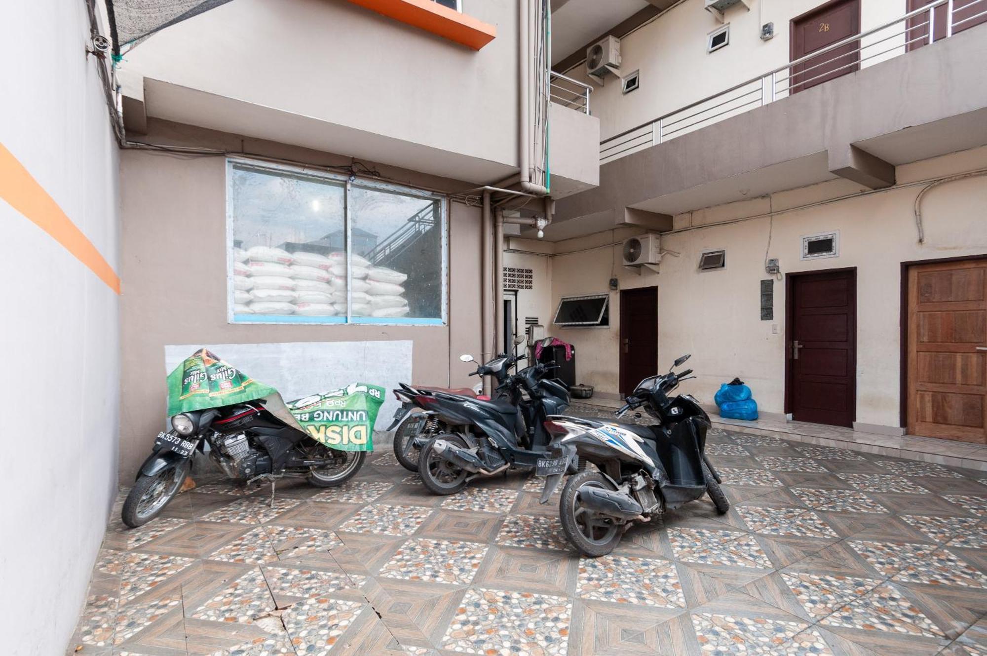 Reddoorz Syariah At Dinda Residence Medan Eksteriør billede